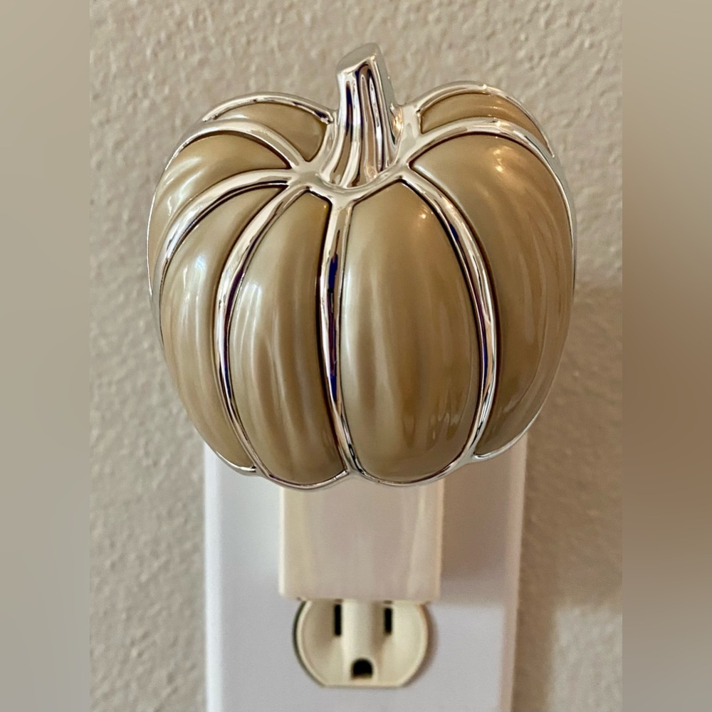 “Cream Pumpkin Plug in Fragrance Diffuser”